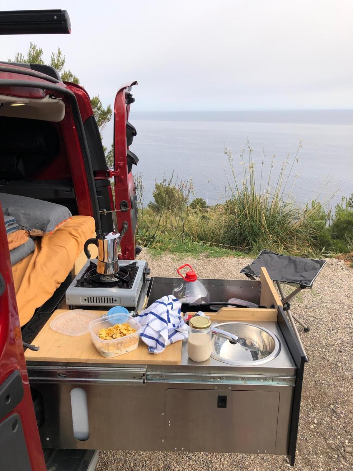 Dacia Dokker Camperiz Hotel PMI Buitenkant foto
